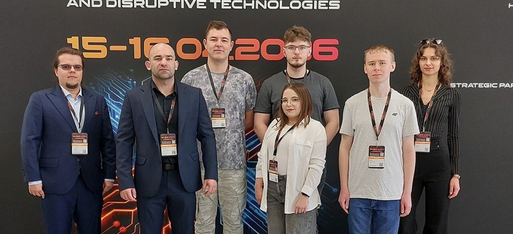 Fot mgr inż. Patryk Organiściak, mgr inż. Arkadiusz Stęchły oraz studenci PRz