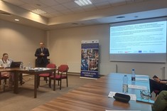 dr. hab inż. Dominika Strzałka podczas prezentacji