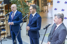 od lewej: Konrad Fijołek, Rafał Rosiński, prof. dr hab. inż. Piotr Koszelnik