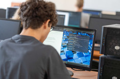 uczestnik olimpiady podczas testu