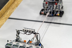 robots pulling the rope